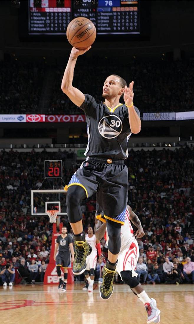 热刺右后卫 热刺右后卫