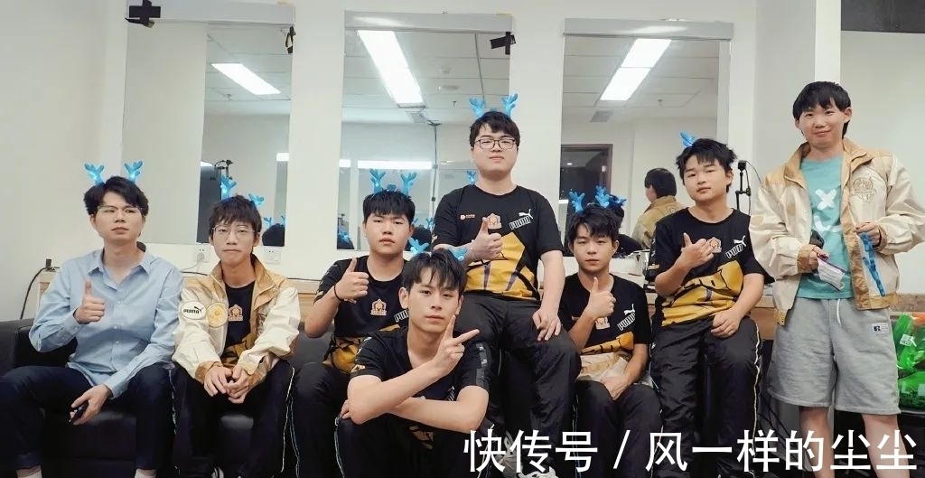 而老鹰以执 而老鹰以执
